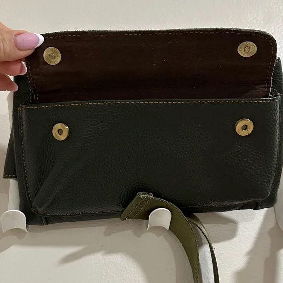 Loyofun Unisex Green Leather Belt Bag With Adjustable Waist Strap - Picture 4 of 12